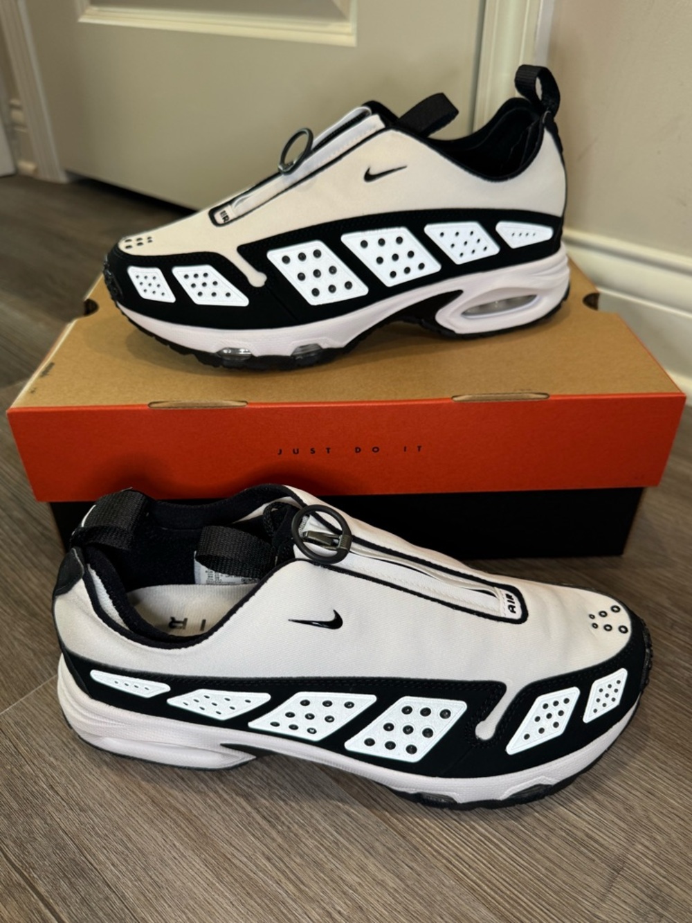 Nike Air Max SNDR White Black Athletic Sneakers
